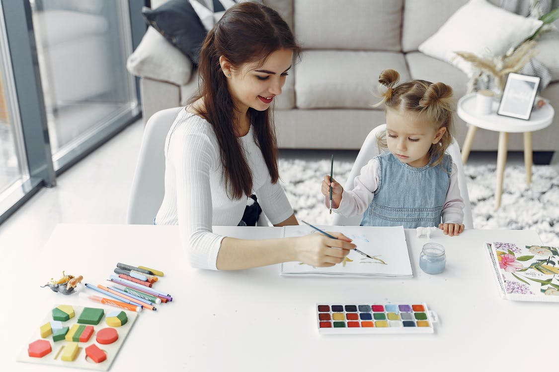 Parents can get enormous ideas on how to teach their toddlers to paint.