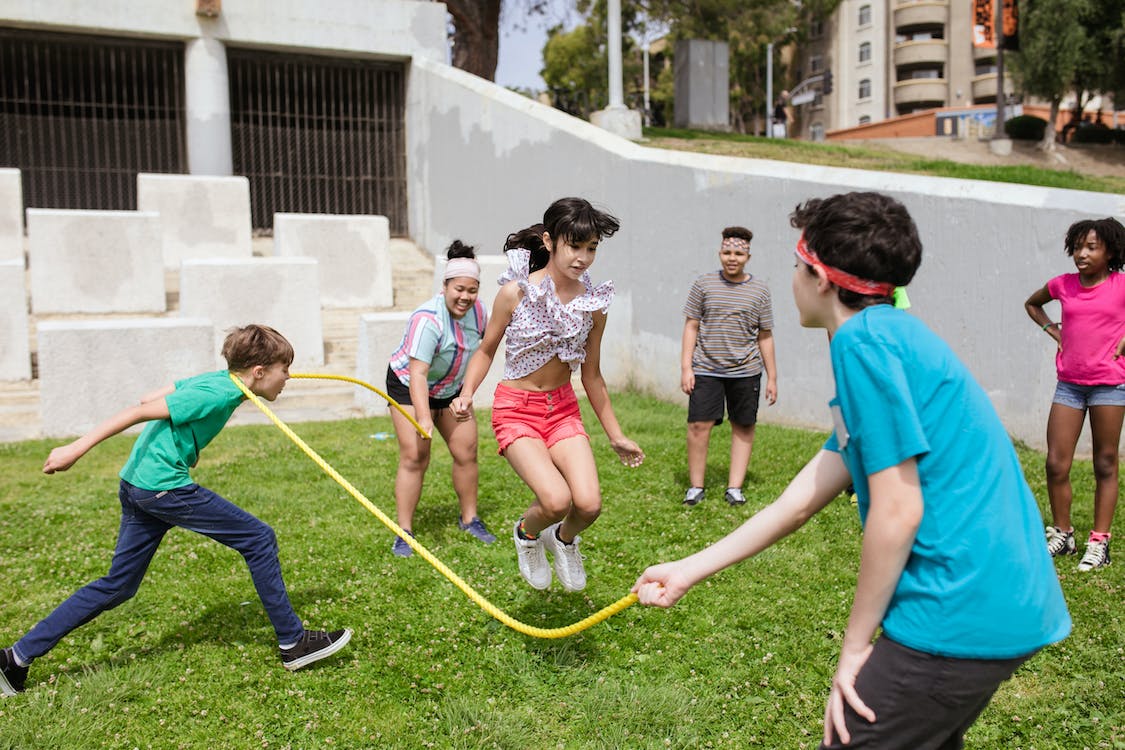 A group of kids playing jump rope